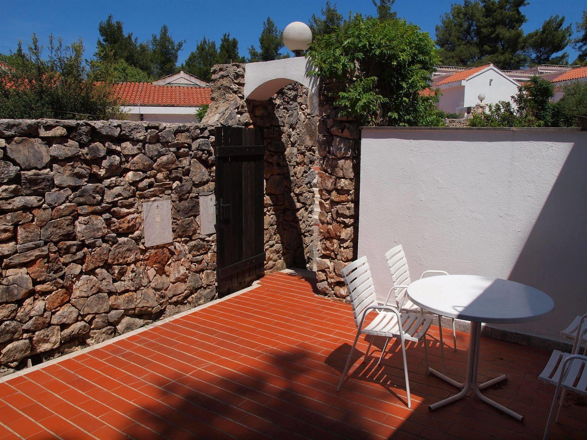 Trim Sunny Apartments By Valamar Stari Grad  Buitenkant foto